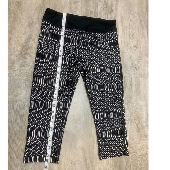 $5 add on item, Under armor heat gear compression capris sz L - Picture 6 of 13